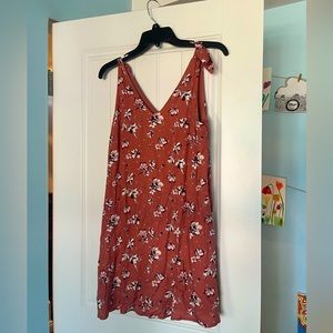 Tillys Ivy + Main dress in a size small. Salmon pink color with flowers.